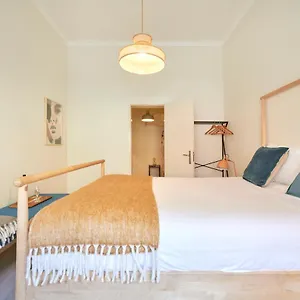 Charming 3br W/ Patio, By Timecooler Apartamento